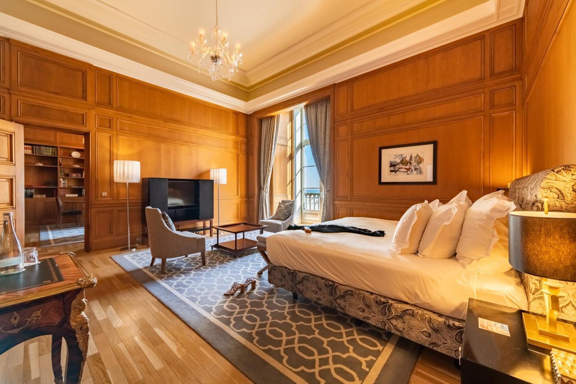 Pousada De Lisboa - Small Luxury Hotels Of The World Εξωτερικό φωτογραφία A suite at the hotel